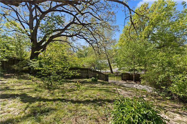 4135 NE Kelsey Road, Kansas City, MO 64116