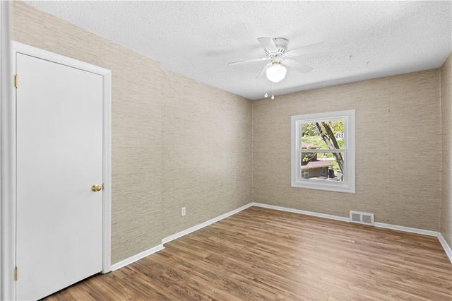 4135 NE Kelsey Road, Kansas City, MO 64116