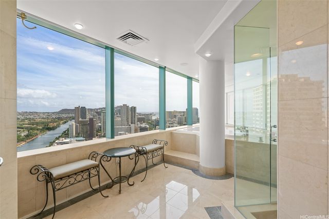 1888 Kalakaua Avenue 3704, Honolulu, HI 96815