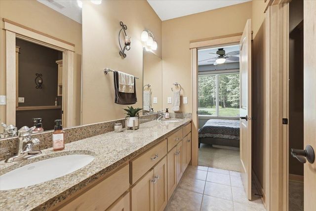 1415 Thelen Farm Trail, Houlton, WI 54082