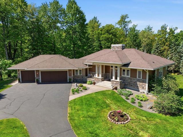 1415 Thelen Farm Trail, Houlton, WI 54082