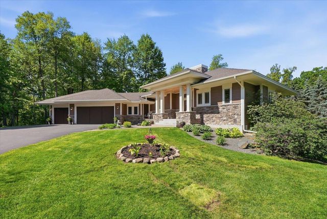 1415 Thelen Farm Trail, Houlton, WI 54082