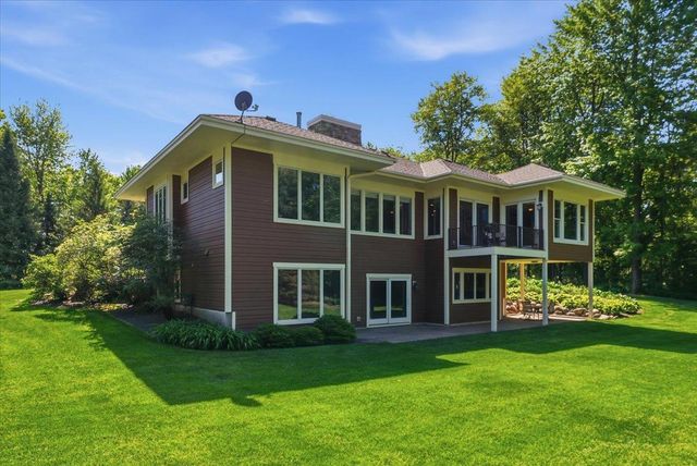 1415 Thelen Farm Trail, Houlton, WI 54082
