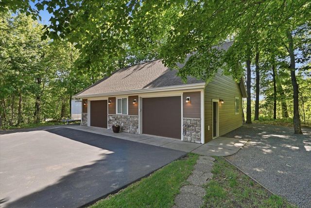 1415 Thelen Farm Trail, Houlton, WI 54082
