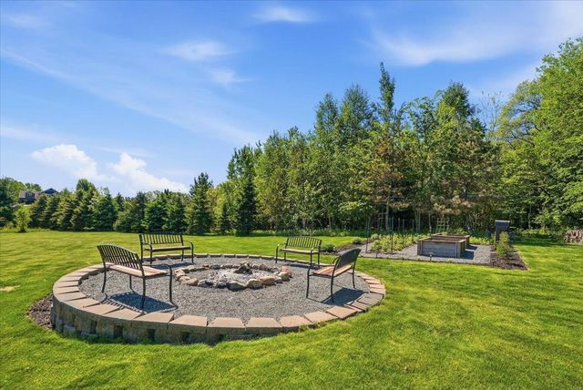 1415 Thelen Farm Trail, Houlton, WI 54082