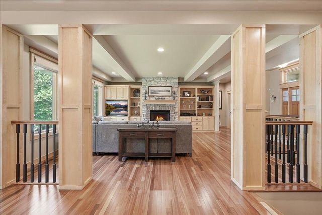 1415 Thelen Farm Trail, Houlton, WI 54082