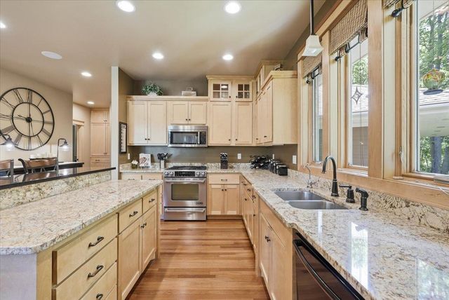 1415 Thelen Farm Trail, Houlton, WI 54082
