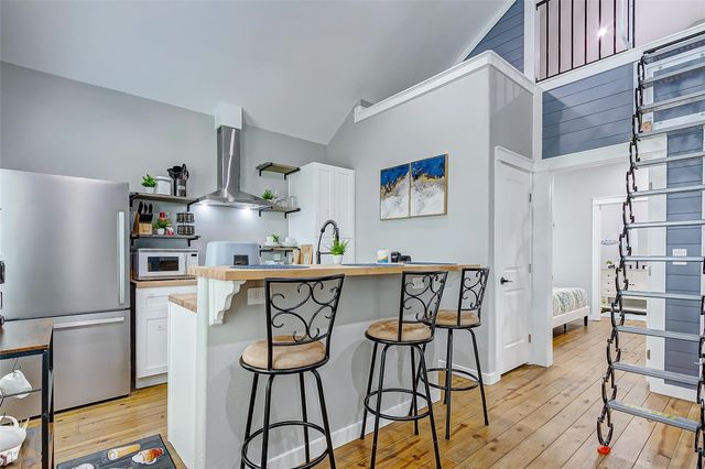 1079 Johnson Road, Gilchrist, TX 77617