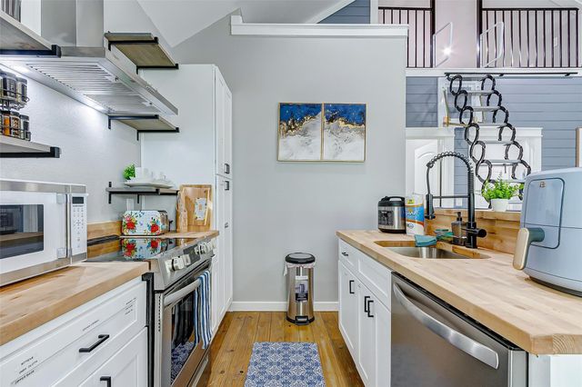 1079 Johnson Road, Gilchrist, TX 77617