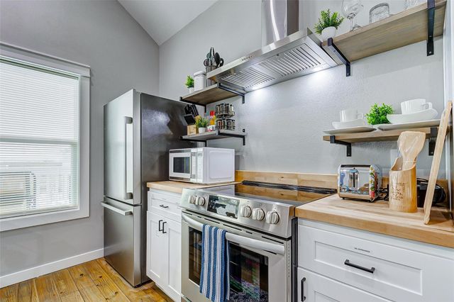 1079 Johnson Road, Gilchrist, TX 77617