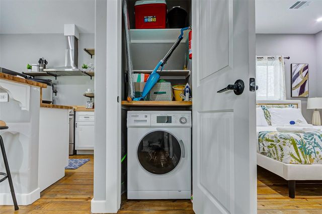 1079 Johnson Road, Gilchrist, TX 77617