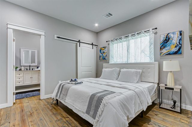 1079 Johnson Road, Gilchrist, TX 77617