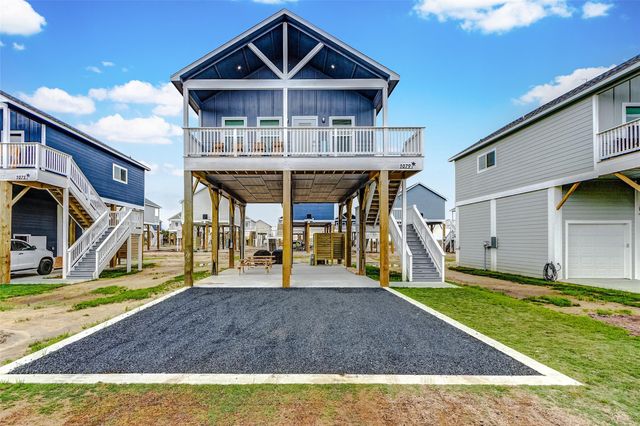 1079 Johnson Road, Gilchrist, TX 77617