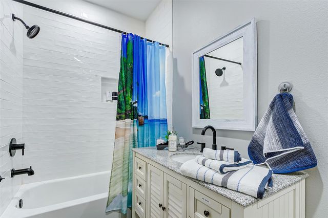 1079 Johnson Road, Gilchrist, TX 77617