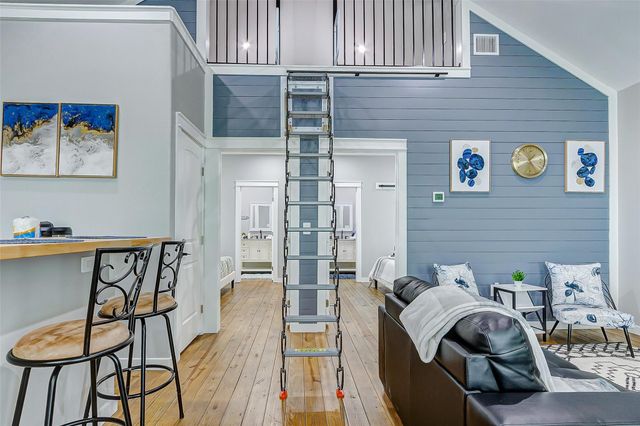 1079 Johnson Road, Gilchrist, TX 77617