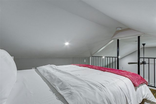 1079 Johnson Road, Gilchrist, TX 77617