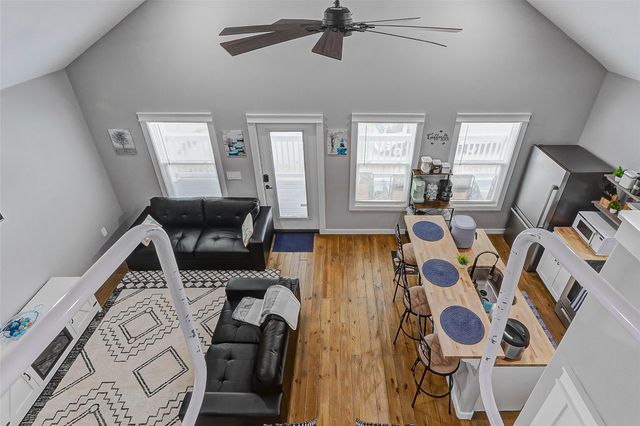 1079 Johnson Road, Gilchrist, TX 77617