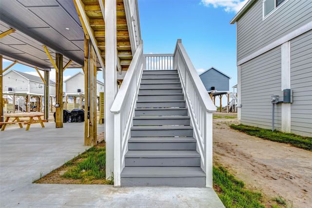 1079 Johnson Road, Gilchrist, TX 77617