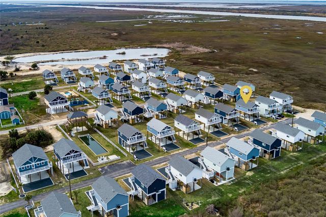 1079 Johnson Road, Gilchrist, TX 77617