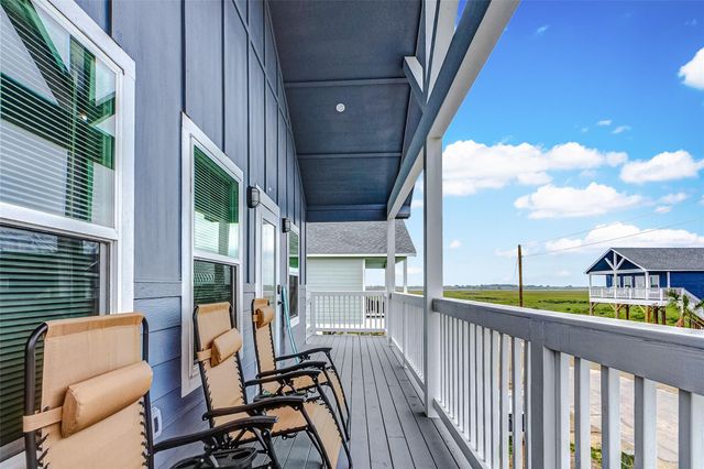 1079 Johnson Road, Gilchrist, TX 77617