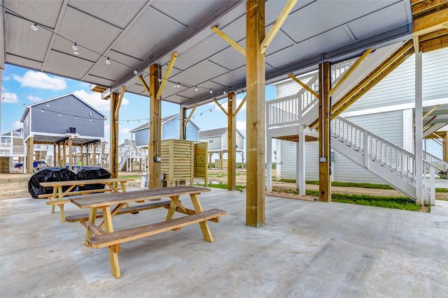 1079 Johnson Road, Gilchrist, TX 77617