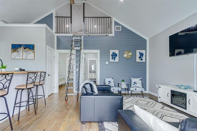 1079 Johnson Road, Gilchrist, TX 77617