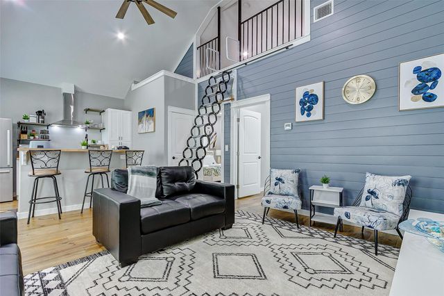 1079 Johnson Road, Gilchrist, TX 77617