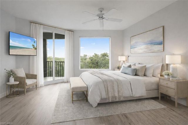 425 Cove Tower DR 403, Naples, FL 34110