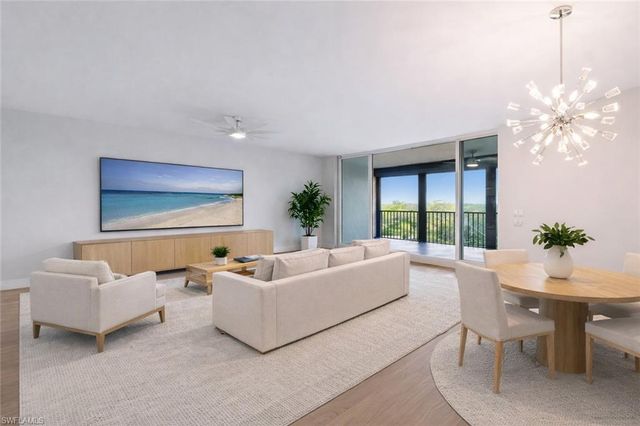 425 Cove Tower DR 403, Naples, FL 34110