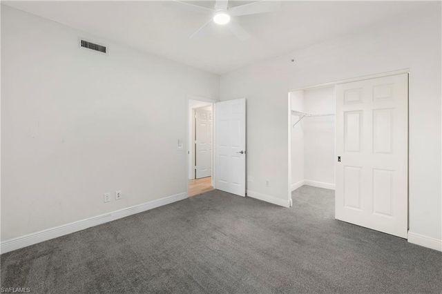 425 Cove Tower DR 403, Naples, FL 34110