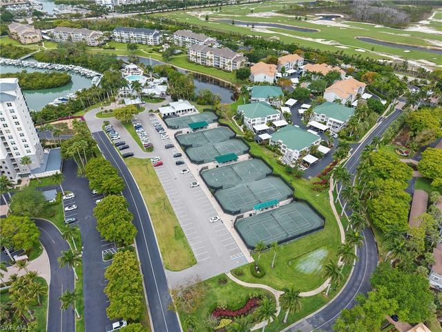 425 Cove Tower DR 403, Naples, FL 34110