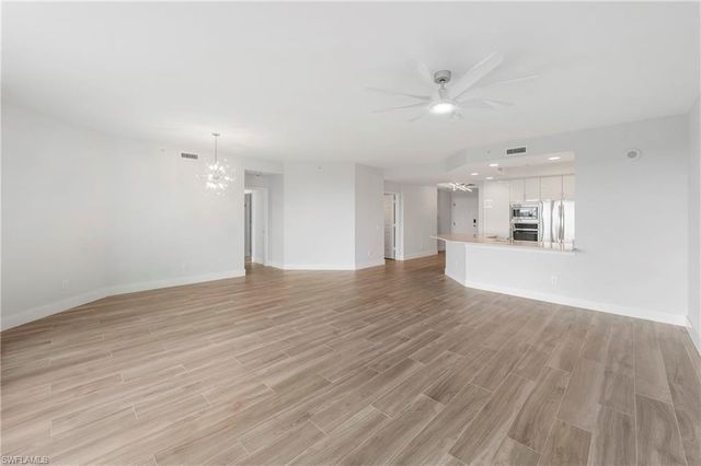 425 Cove Tower DR 403, Naples, FL 34110