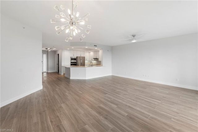 425 Cove Tower DR 403, Naples, FL 34110