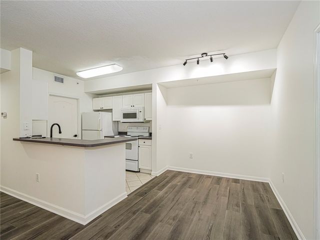 5090 FAIRWAYS Circle H 206, Vero Beach, FL 32967