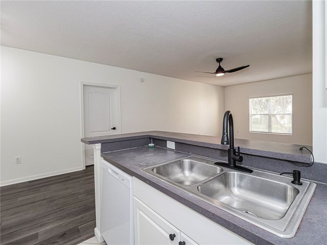 5090 FAIRWAYS Circle H 206, Vero Beach, FL 32967