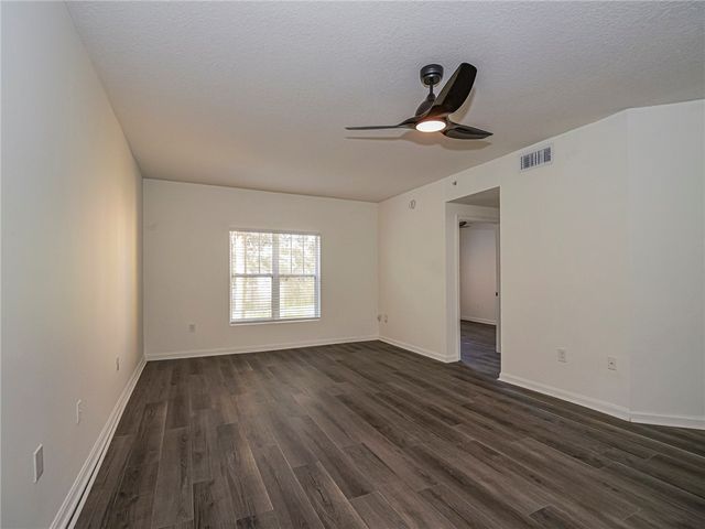 5090 FAIRWAYS Circle H 206, Vero Beach, FL 32967