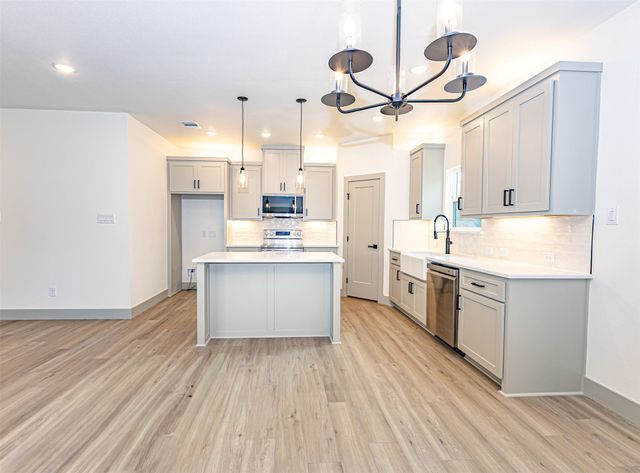 201 Grandview Street, Cleburne, TX 76031