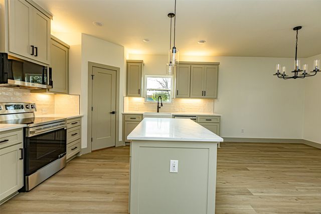 201 Grandview Street, Cleburne, TX 76031