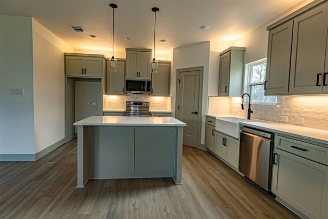 201 Grandview Street, Cleburne, TX 76031