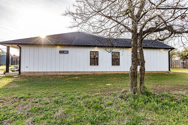 201 Grandview Street, Cleburne, TX 76031