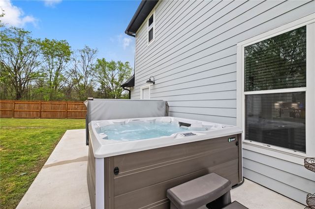 2 Cannich Circle, Bella Vista, AR 72715