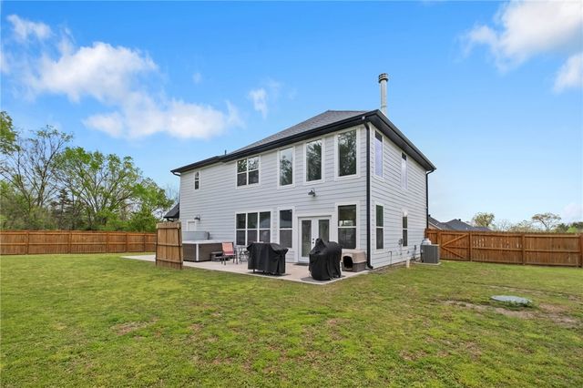 2 Cannich Circle, Bella Vista, AR 72715