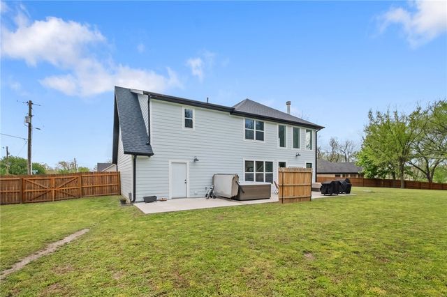 2 Cannich Circle, Bella Vista, AR 72715