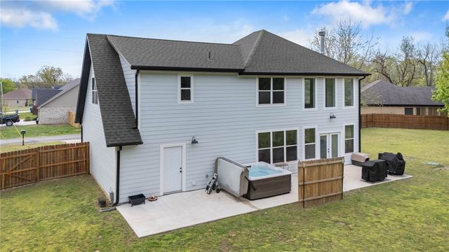 2 Cannich Circle, Bella Vista, AR 72715