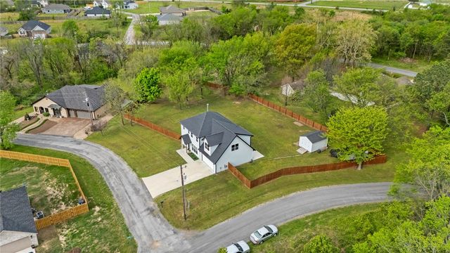 2 Cannich Circle, Bella Vista, AR 72715