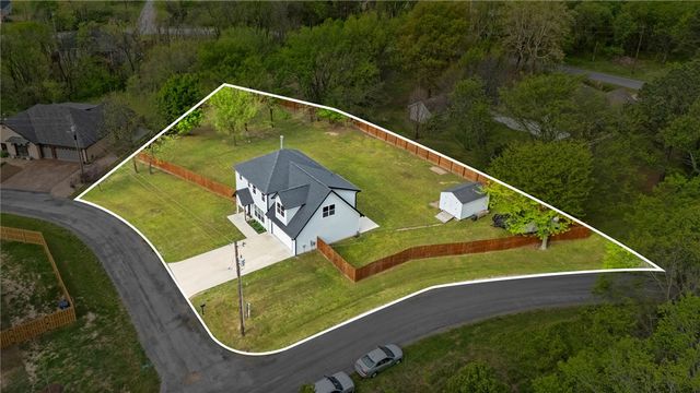 2 Cannich Circle, Bella Vista, AR 72715