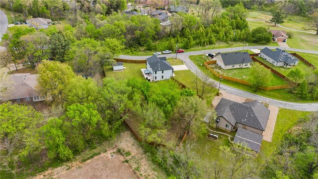 2 Cannich Circle, Bella Vista, AR 72715