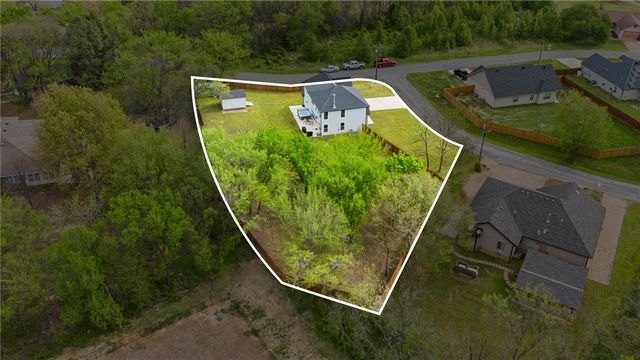 2 Cannich Circle, Bella Vista, AR 72715