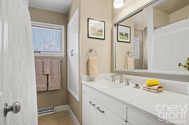 1508 Pinecrest Avenue SE, Grand Rapids, MI 49506