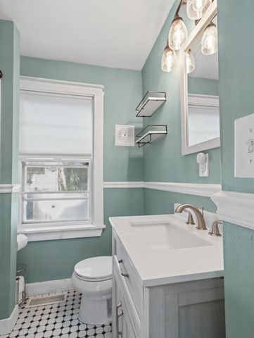 30 Baldwin Street, Easton, MA 02356